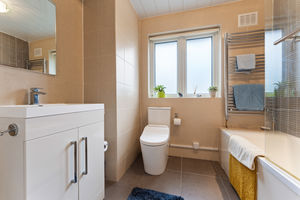 Family Bathroom/WC- click for photo gallery